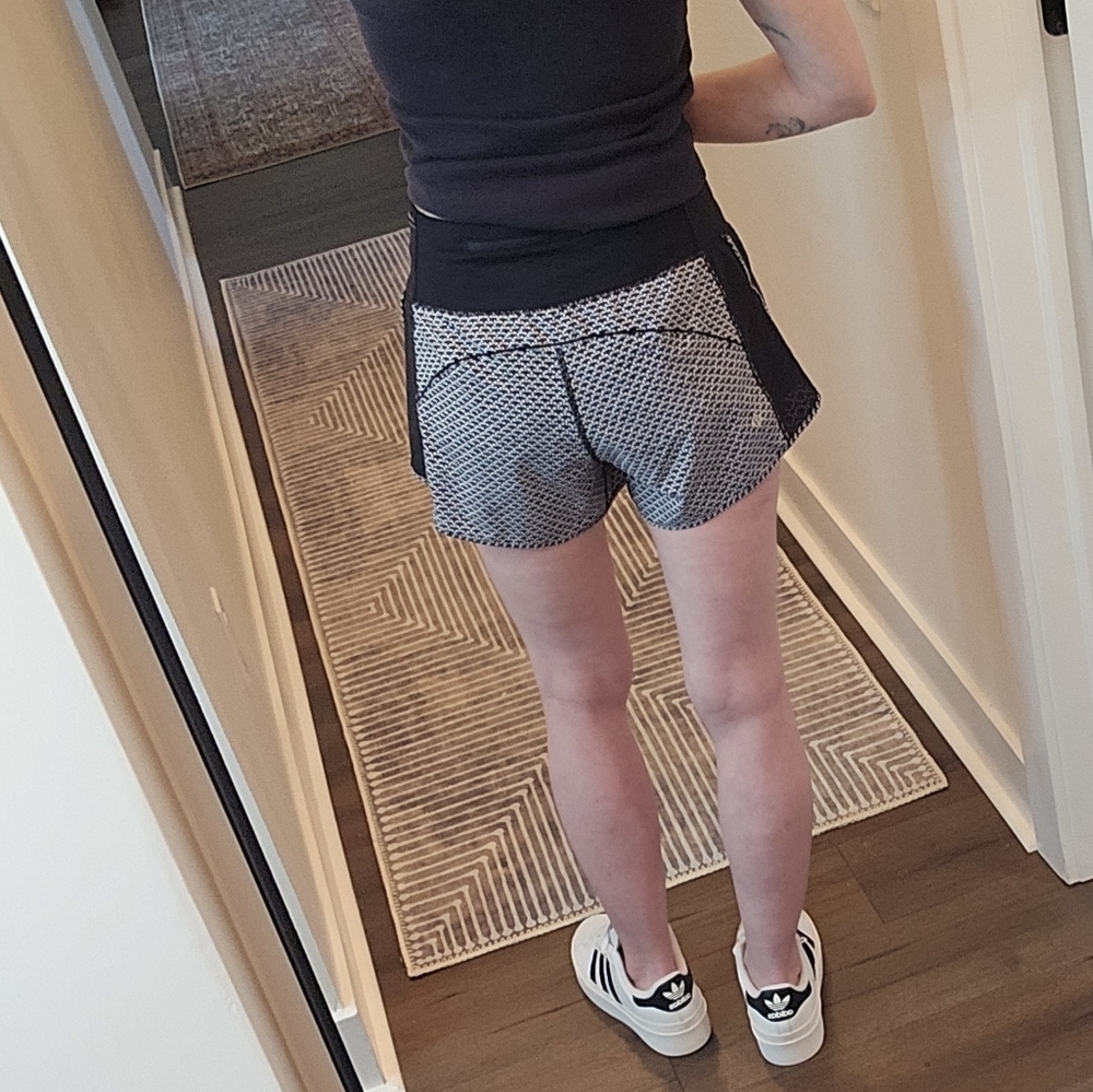 Lululemon Real Quick Short *Perforated 3.5"Monochromic Black - SIZE 6 - Picture 4 of 7